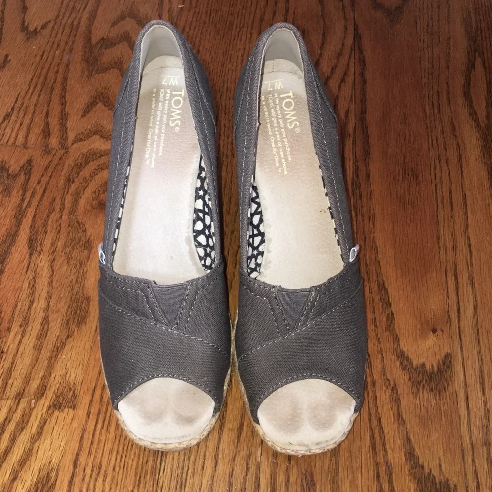 TOMS Women's Gray Grey Open Toe Wedges Shoes